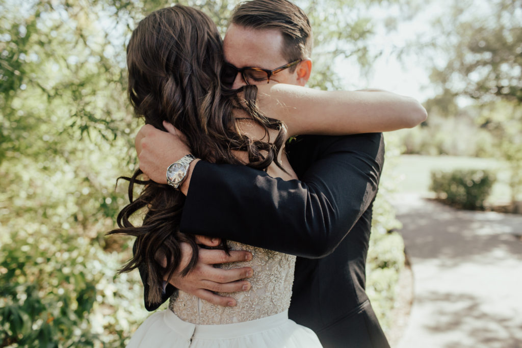 Modern Classic Paradise Valley Country Club Wedding in Arizona by Kadi Tobin Photography