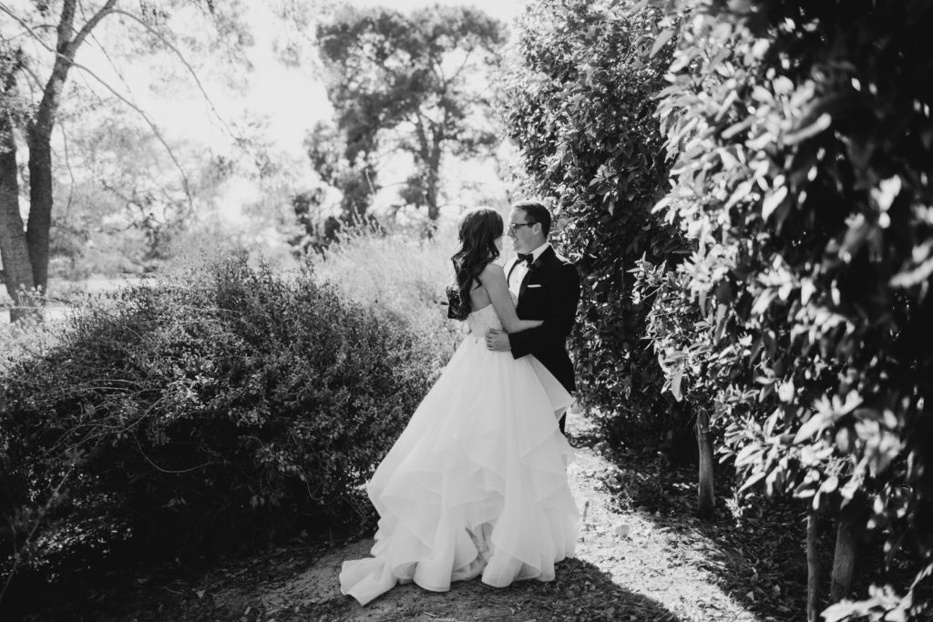 Modern Classic Paradise Valley Country Club Wedding in Arizona by Kadi Tobin Photography