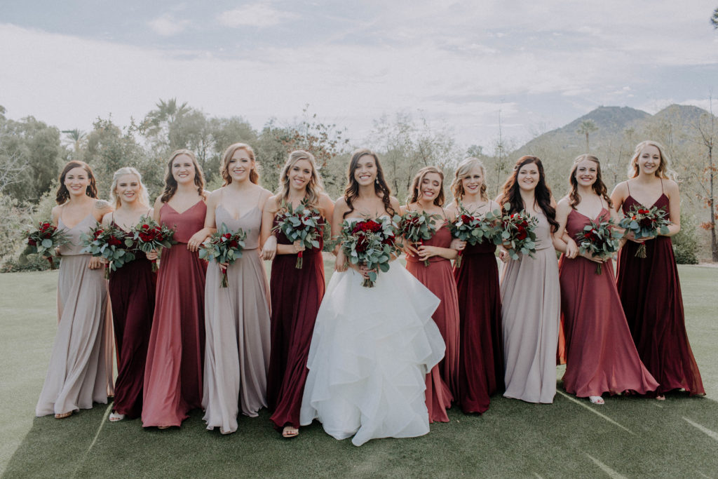 Modern Classic Paradise Valley Country Club Wedding in Arizona by Kadi Tobin Photography