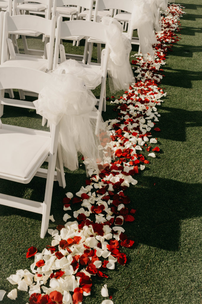 Modern Classic Paradise Valley Country Club Wedding in Arizona by Kadi Tobin Photography