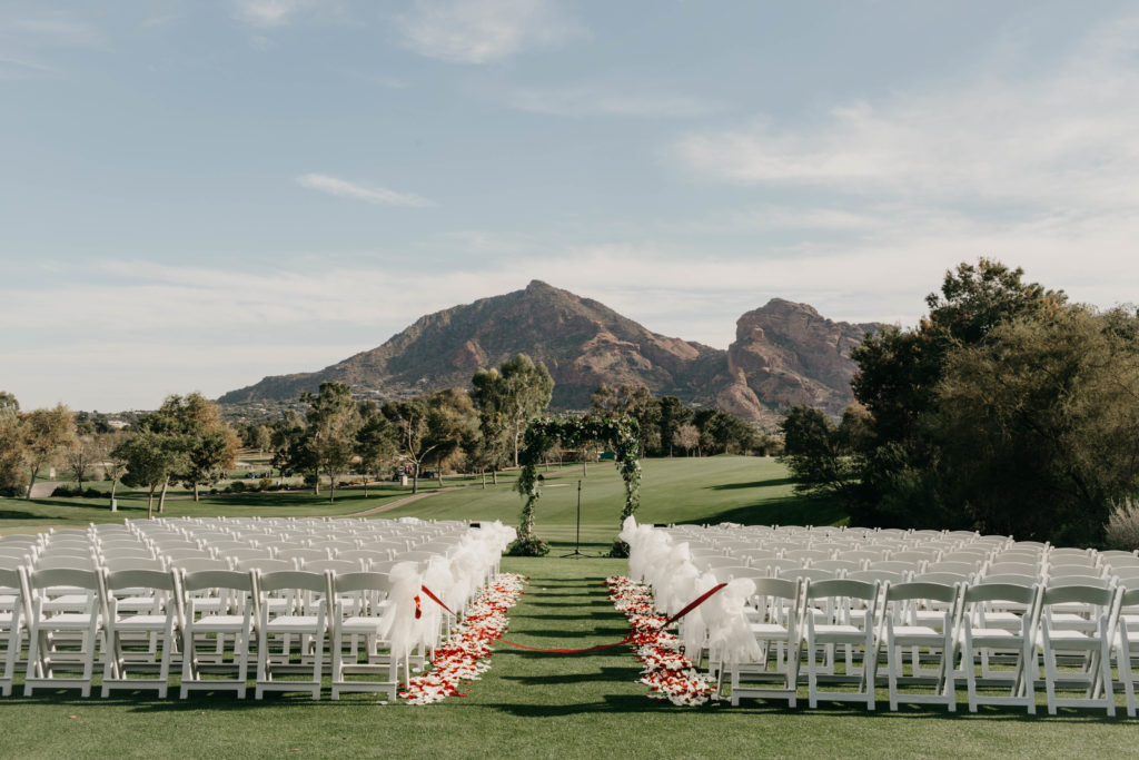 Modern Classic Paradise Valley Country Club Wedding in Arizona by Kadi Tobin Photography