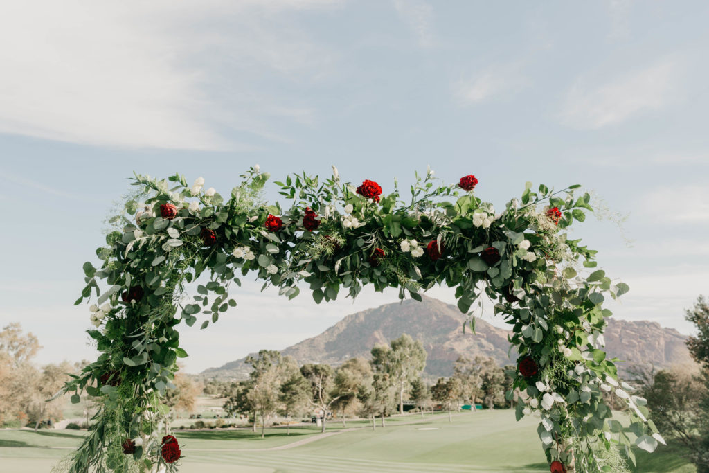 Modern Classic Paradise Valley Country Club Wedding in Arizona by Kadi Tobin Photography