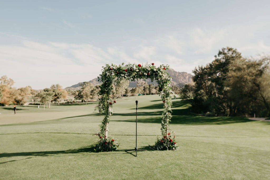 Modern Classic Paradise Valley Country Club Wedding in Arizona by Kadi Tobin Photography