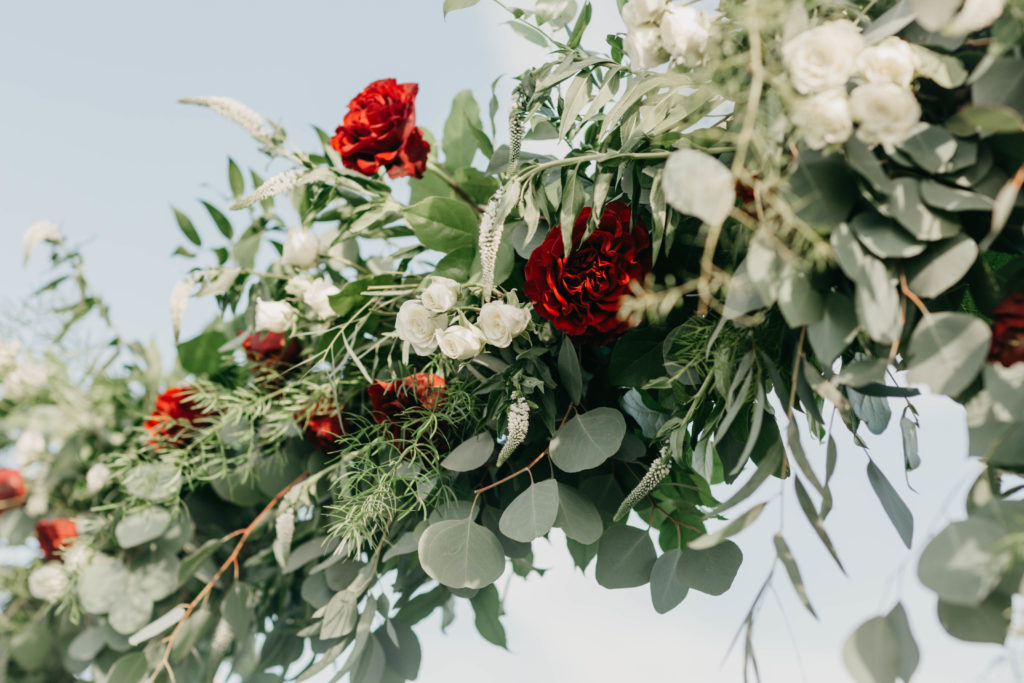 Modern Classic Paradise Valley Country Club Wedding in Arizona by Kadi Tobin Photography