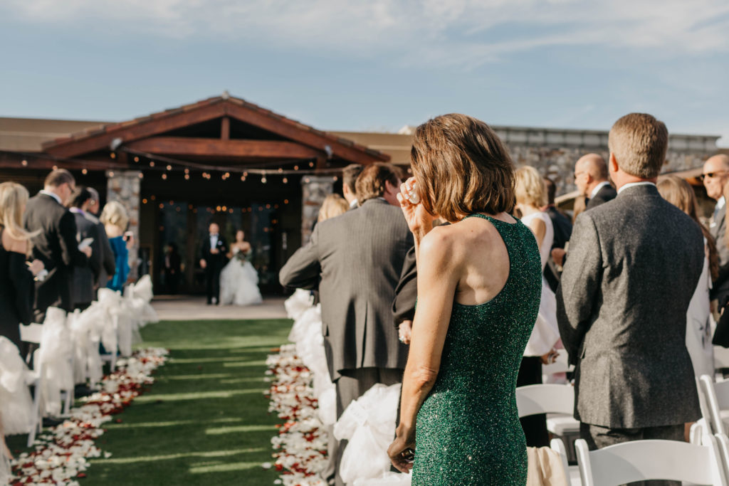 Modern Classic Paradise Valley Country Club Wedding in Arizona by Kadi Tobin Photography