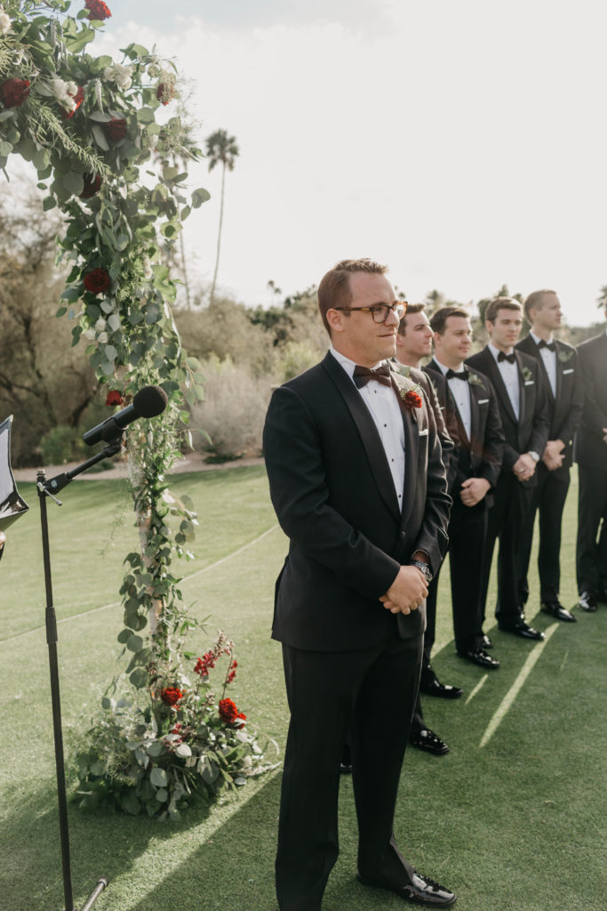 Modern Classic Paradise Valley Country Club Wedding in Arizona by Kadi Tobin Photography