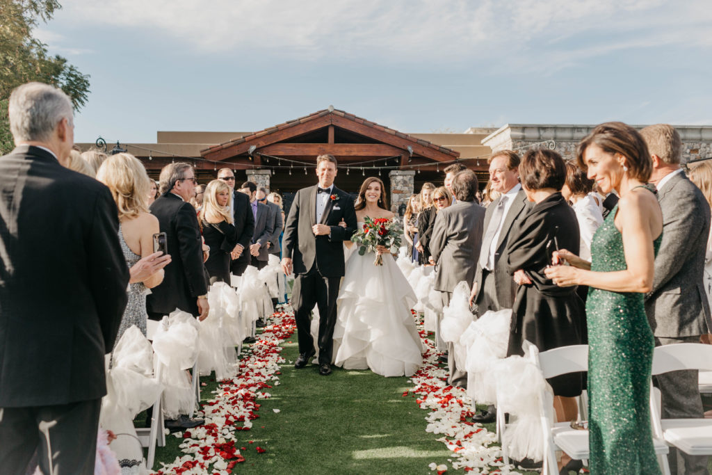 Modern Classic Paradise Valley Country Club Wedding in Arizona by Kadi Tobin Photography