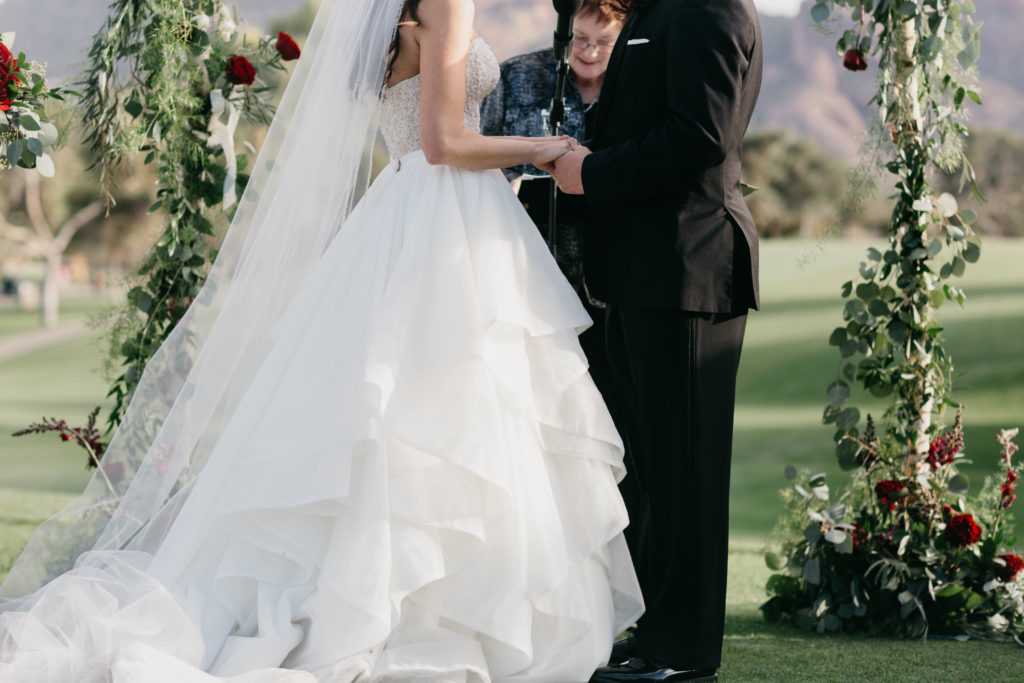 Modern Classic Paradise Valley Country Club Wedding in Arizona by Kadi Tobin Photography