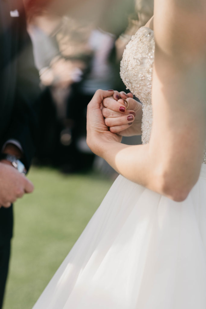 Modern Classic Paradise Valley Country Club Wedding in Arizona by Kadi Tobin Photography