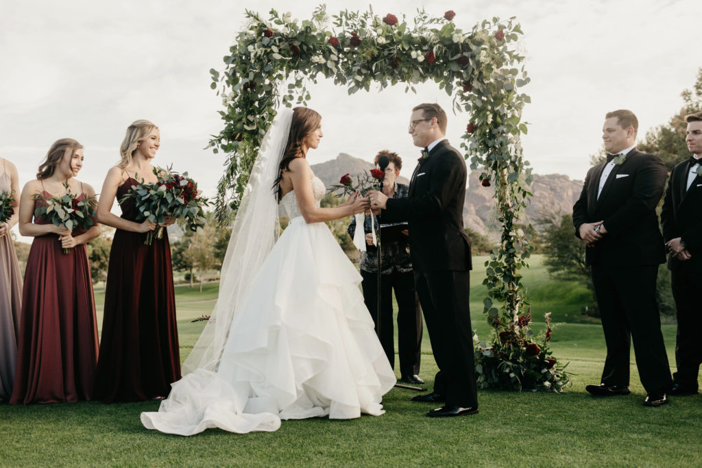 Modern Classic Paradise Valley Country Club Wedding in Arizona by Kadi Tobin Photography