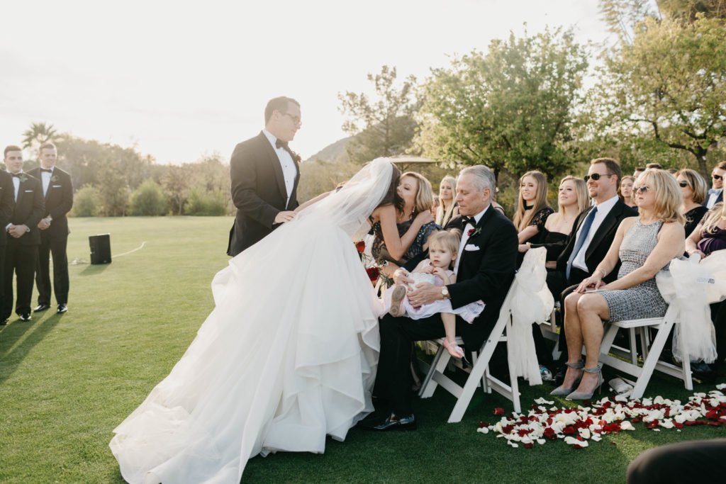 Modern Classic Paradise Valley Country Club Wedding in Arizona by Kadi Tobin Photography