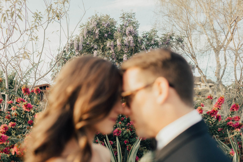 Modern Classic Paradise Valley Country Club Wedding in Arizona by Kadi Tobin Photography