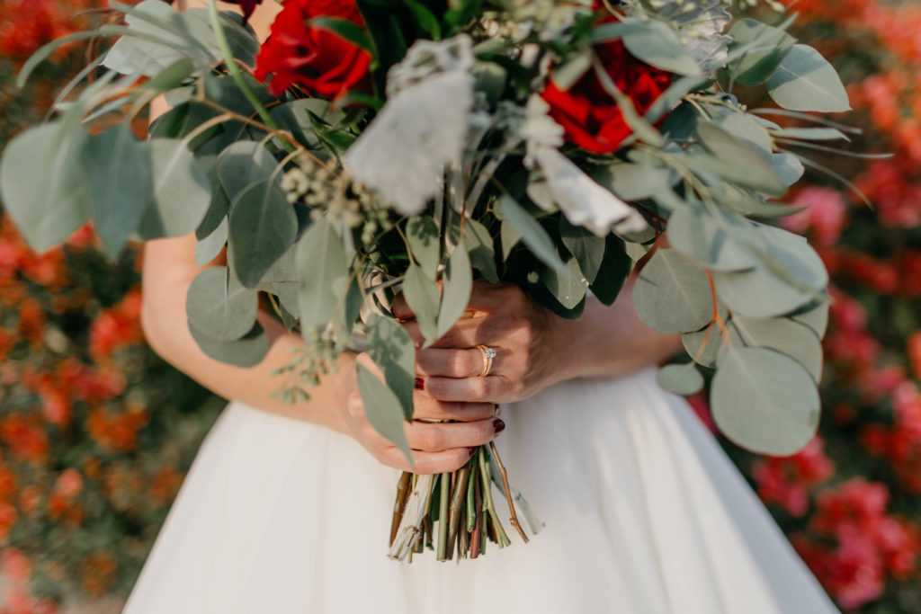 Modern Classic Paradise Valley Country Club Wedding in Arizona by Kadi Tobin Photography