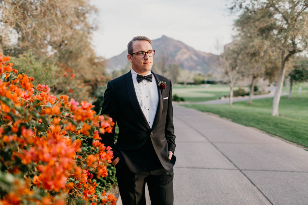 Modern Classic Paradise Valley Country Club Wedding in Arizona by Kadi Tobin Photography