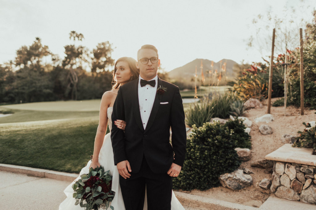 Modern Classic Paradise Valley Country Club Wedding in Arizona by Kadi Tobin Photography