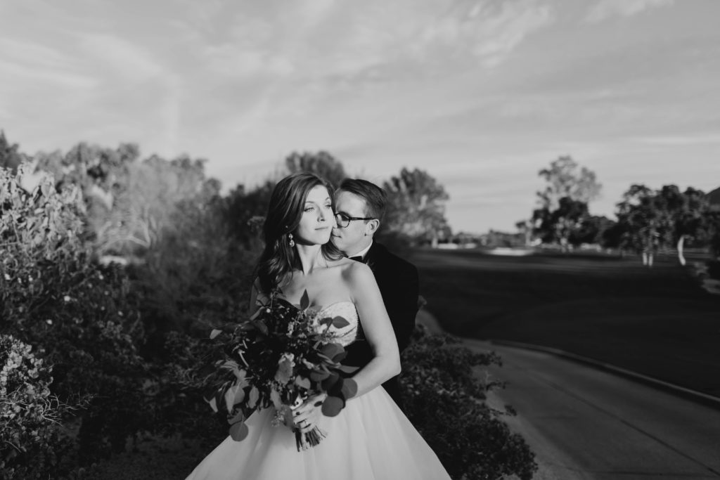 Modern Classic Paradise Valley Country Club Wedding in Arizona by Kadi Tobin Photography