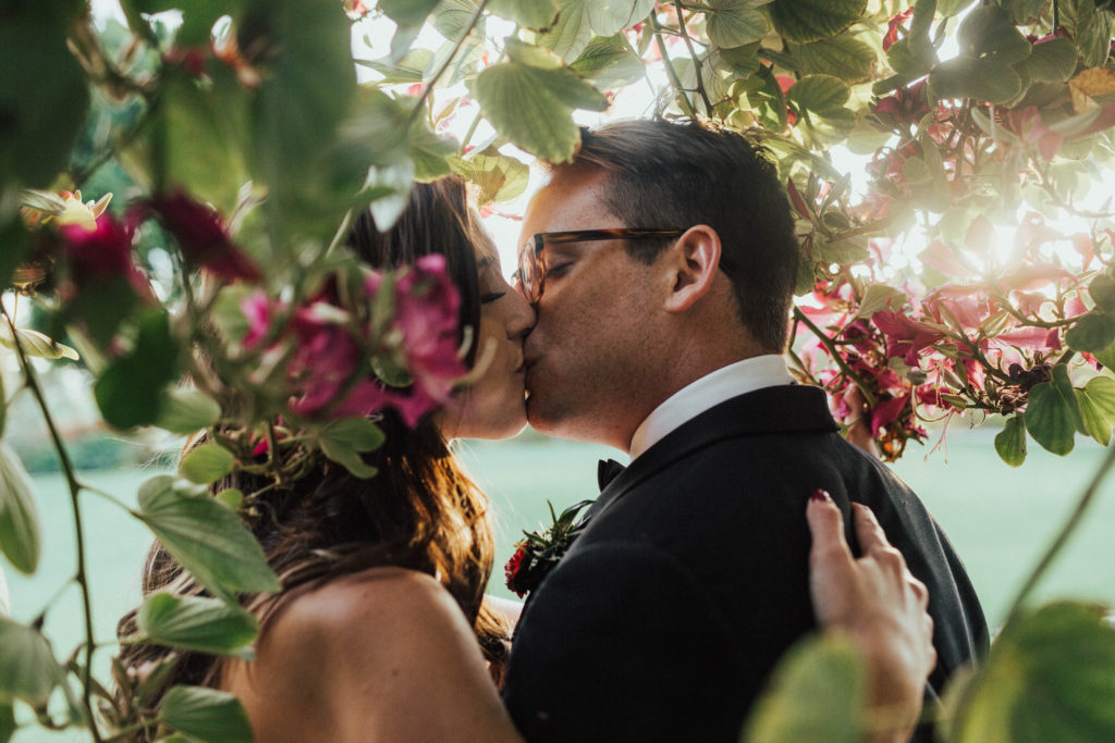 Modern Classic Paradise Valley Country Club Wedding in Arizona by Kadi Tobin Photography