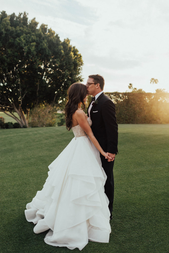 Modern Classic Paradise Valley Country Club Wedding in Arizona by Kadi Tobin Photography