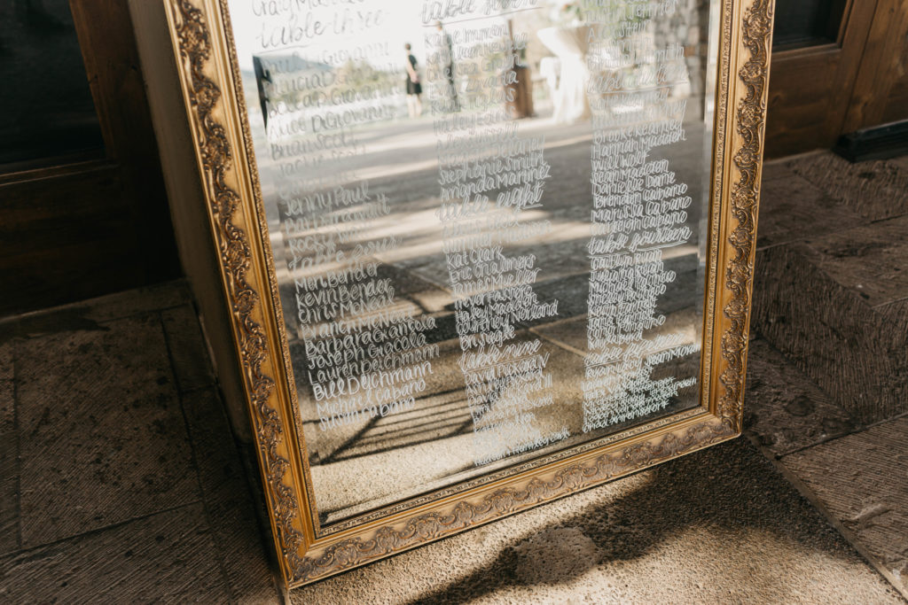 Modern Classic Paradise Valley Country Club Wedding in Arizona by Kadi Tobin Photography