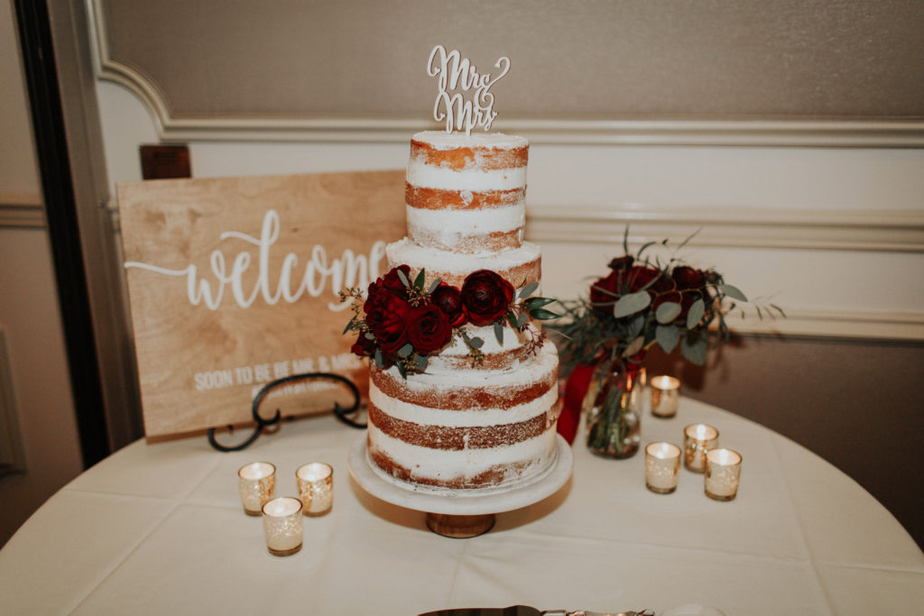 Modern Classic Paradise Valley Country Club Wedding in Arizona by Kadi Tobin Photography