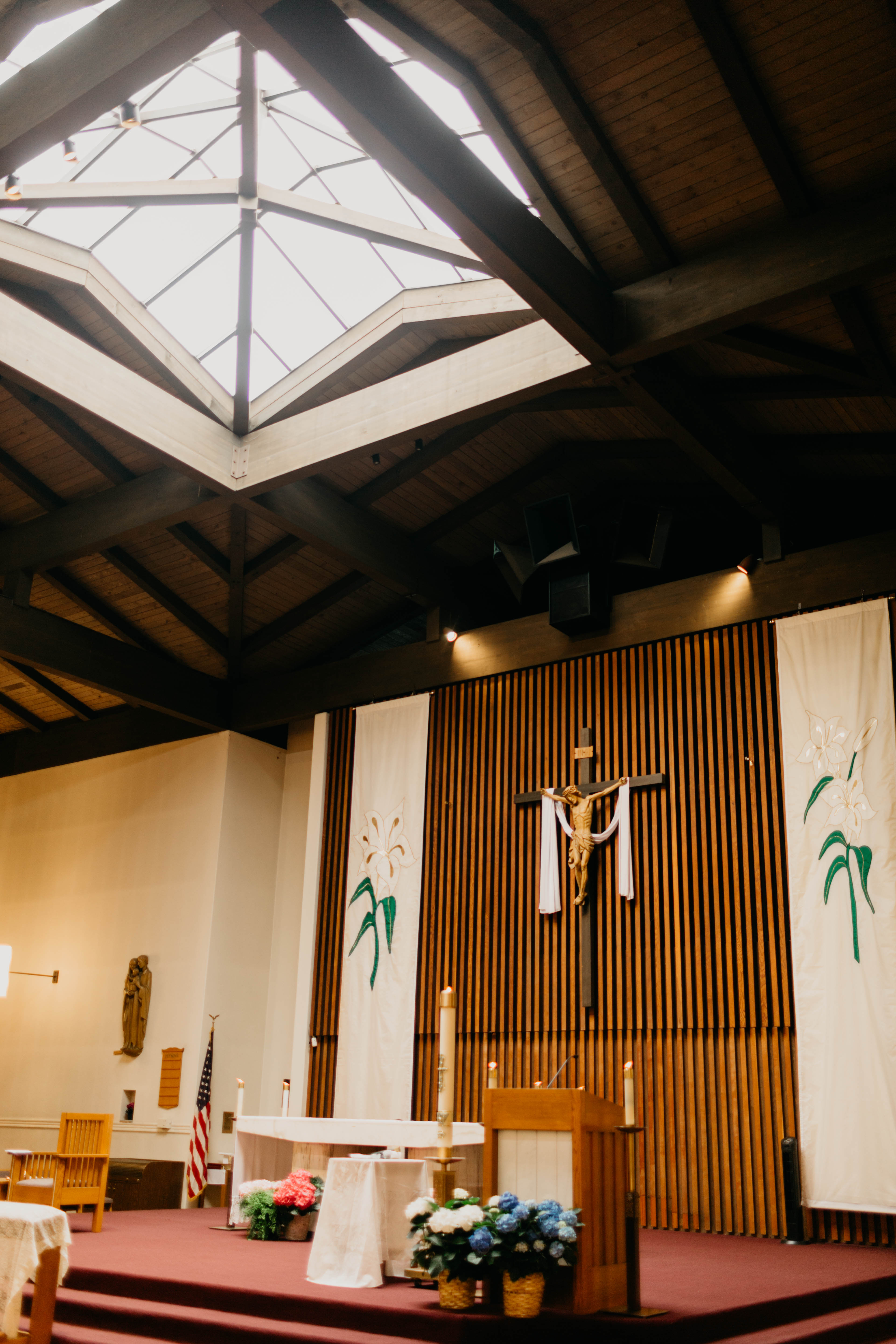 A colorful greenhouse wedding at the five crowns in Corona Del Mar and Crystal cove, California