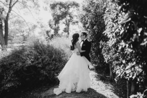 Modern Classic Paradise Valley Country Club Wedding in Arizona by Kadi Tobin Photography