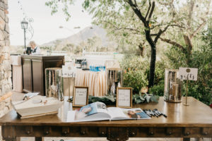 Modern Classic Paradise Valley Country Club Wedding in Arizona by Kadi Tobin Photography
