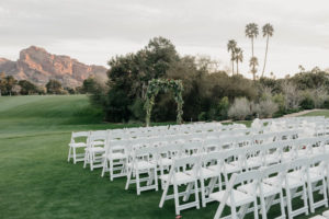Modern Classic Paradise Valley Country Club Wedding in Arizona by Kadi Tobin Photography