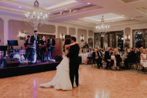 Modern Classic Paradise Valley Country Club Wedding in Arizona by Kadi Tobin Photography
