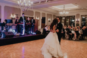 Modern Classic Paradise Valley Country Club Wedding in Arizona by Kadi Tobin Photography