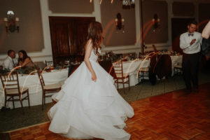 Modern Classic Paradise Valley Country Club Wedding in Arizona by Kadi Tobin Photography