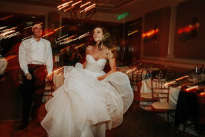 Modern Classic Paradise Valley Country Club Wedding in Arizona by Kadi Tobin Photography