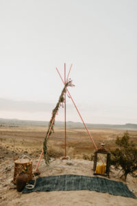 A western and bohemian wedding in Joshua Tree by Kadi Tobin Photography