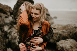 A rainy ruby beach engagement session in Olympic National Park, Washington by Kadi Tobin Photography