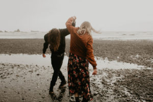 A rainy ruby beach engagement session in Olympic National Park, Washington by Kadi Tobin Photography