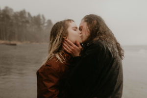 A rainy ruby beach engagement session in Olympic National Park, Washington by Kadi Tobin Photography