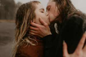 A rainy ruby beach engagement session in Olympic National Park, Washington by Kadi Tobin Photography