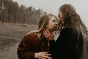 A rainy ruby beach engagement session in Olympic National Park, Washington by Kadi Tobin Photography