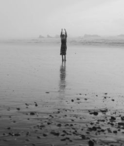 A rainy ruby beach engagement session in Olympic National Park, Washington by Kadi Tobin Photography
