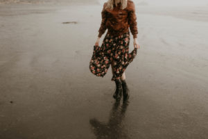 A rainy ruby beach engagement session in Olympic National Park, Washington by Kadi Tobin Photography