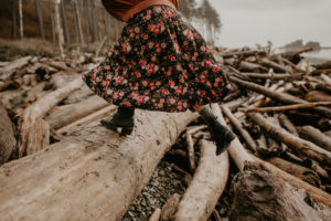 A rainy ruby beach engagement session in Olympic National Park, Washington by Kadi Tobin Photography