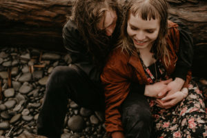 A rainy ruby beach engagement session in Olympic National Park, Washington by Kadi Tobin Photography