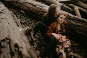 A rainy ruby beach engagement session in Olympic National Park, Washington by Kadi Tobin Photography