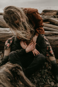 A rainy ruby beach engagement session in Olympic National Park, Washington by Kadi Tobin Photography