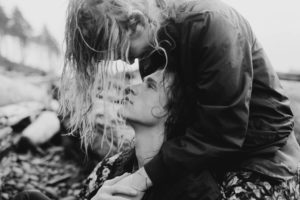 A rainy ruby beach engagement session in Olympic National Park, Washington by Kadi Tobin Photography