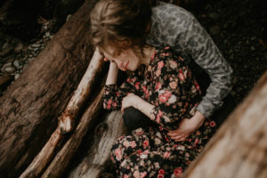 A rainy ruby beach engagement session in Olympic National Park, Washington by Kadi Tobin Photography