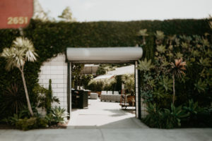 A modern romantic and edgy wedding at the smog shoppe by Los Angeles Wedding Photographer Kadi Tobin