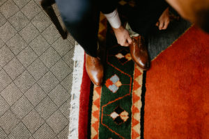 A modern romantic and edgy wedding at the smog shoppe by Los Angeles Wedding Photographer Kadi Tobin
