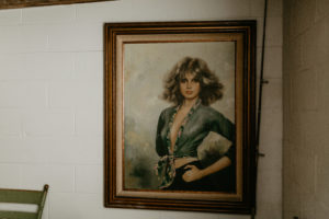 A modern romantic and edgy wedding at the smog shoppe by Los Angeles Wedding Photographer Kadi Tobin