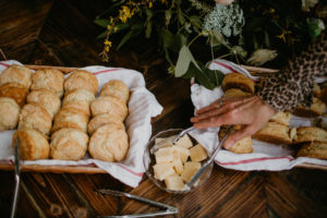 A modern romantic and edgy wedding at the smog shoppe by Los Angeles Wedding Photographer Kadi Tobin
